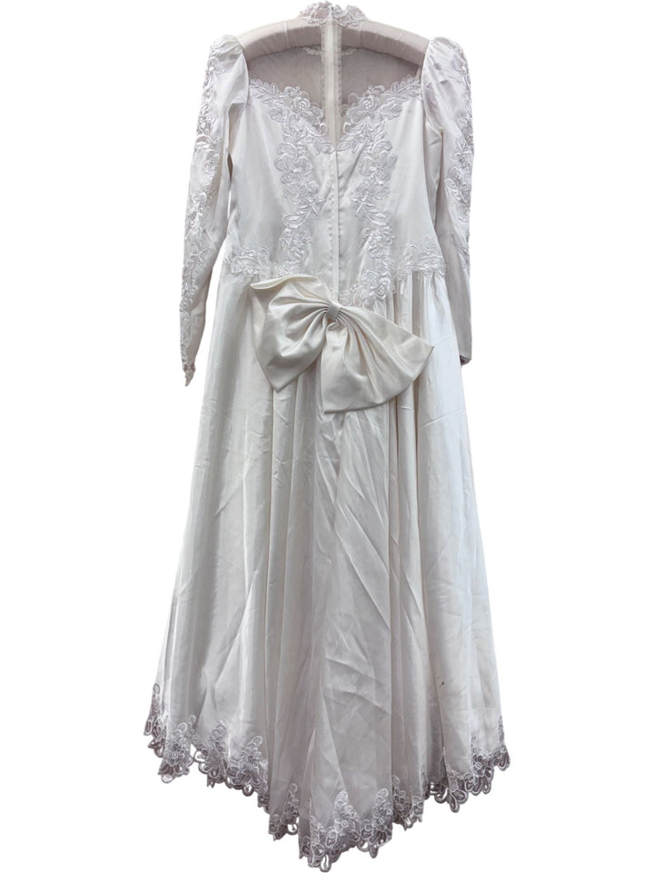 1980s White Lace Wedding Dress