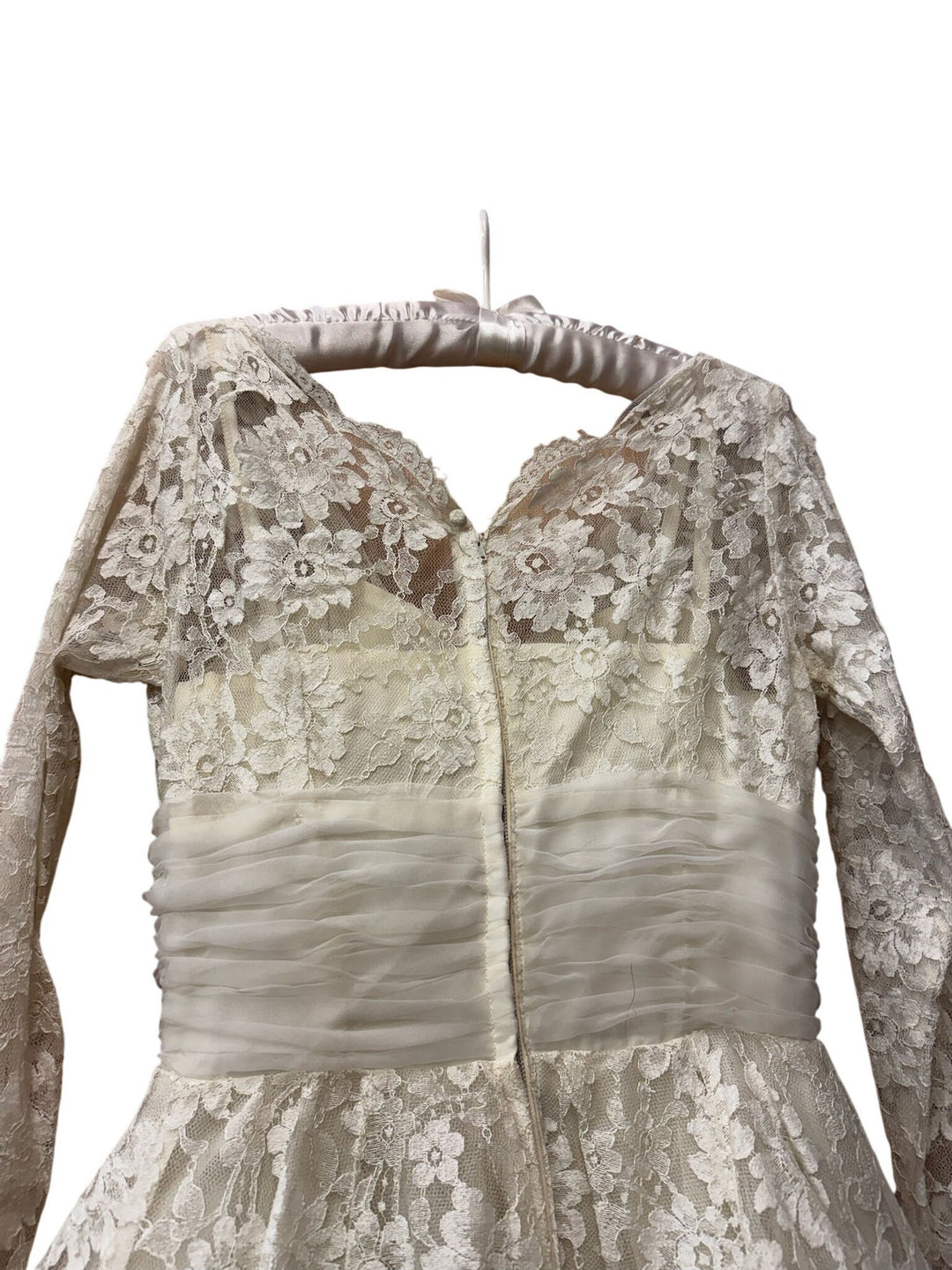 Elegant Vintage Lace Wedding Dress