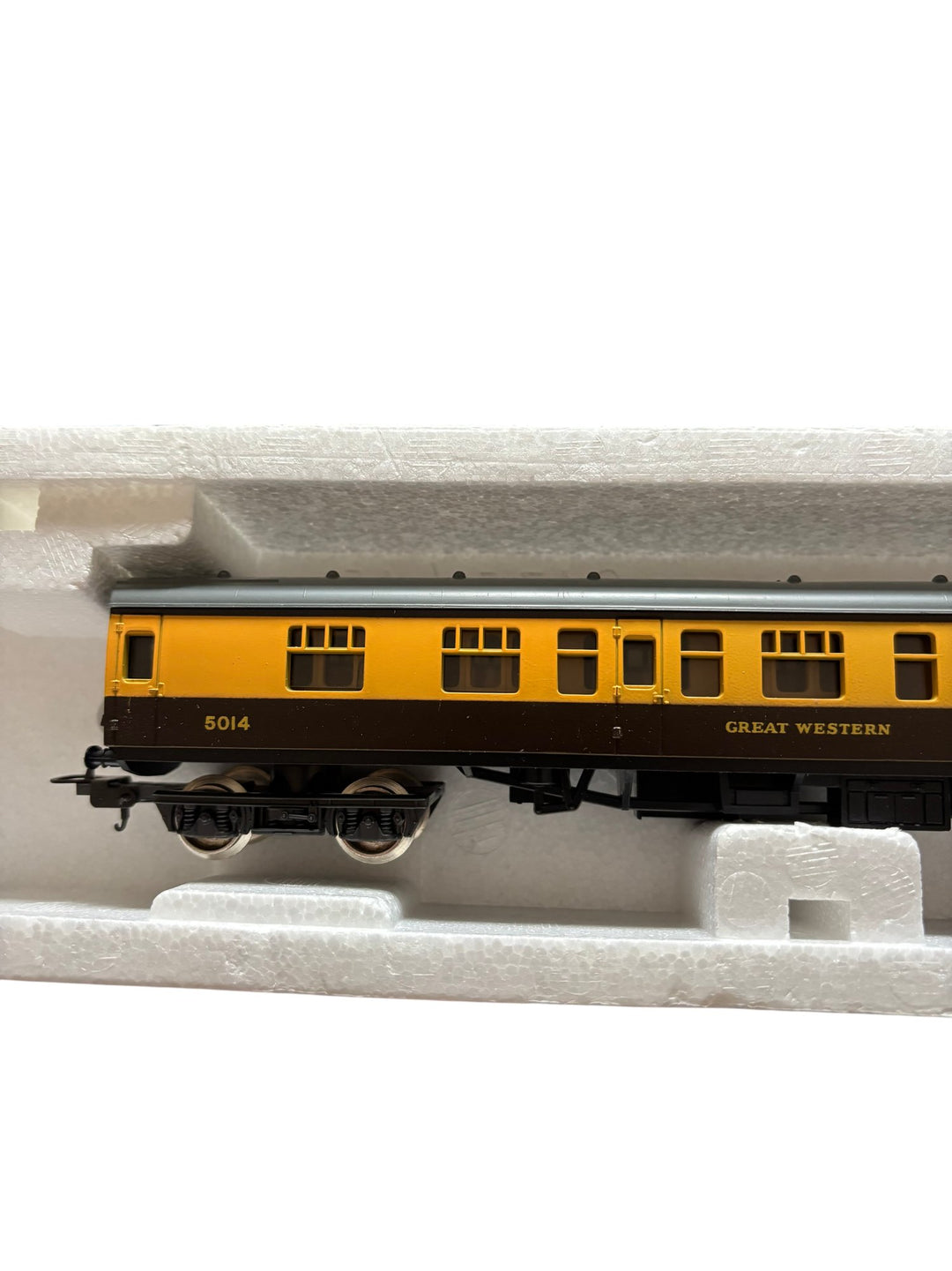 Lima HO Scale Great Western Railway Carriage