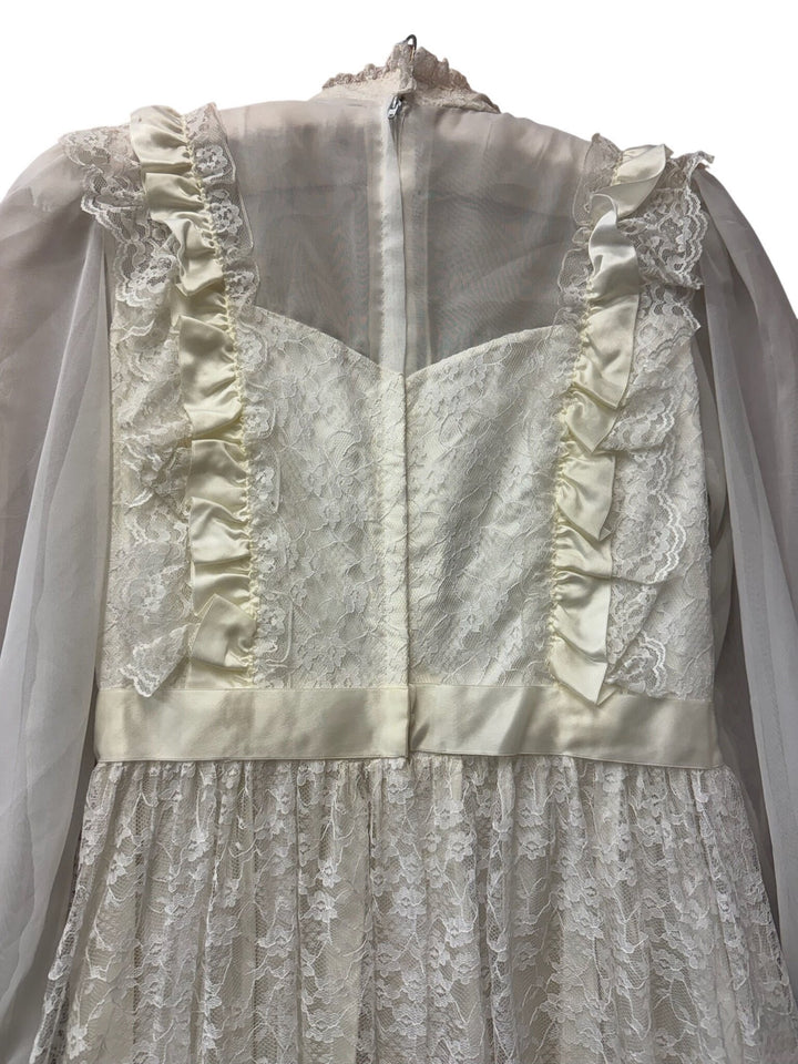 Vintage Lace Bridal Gown