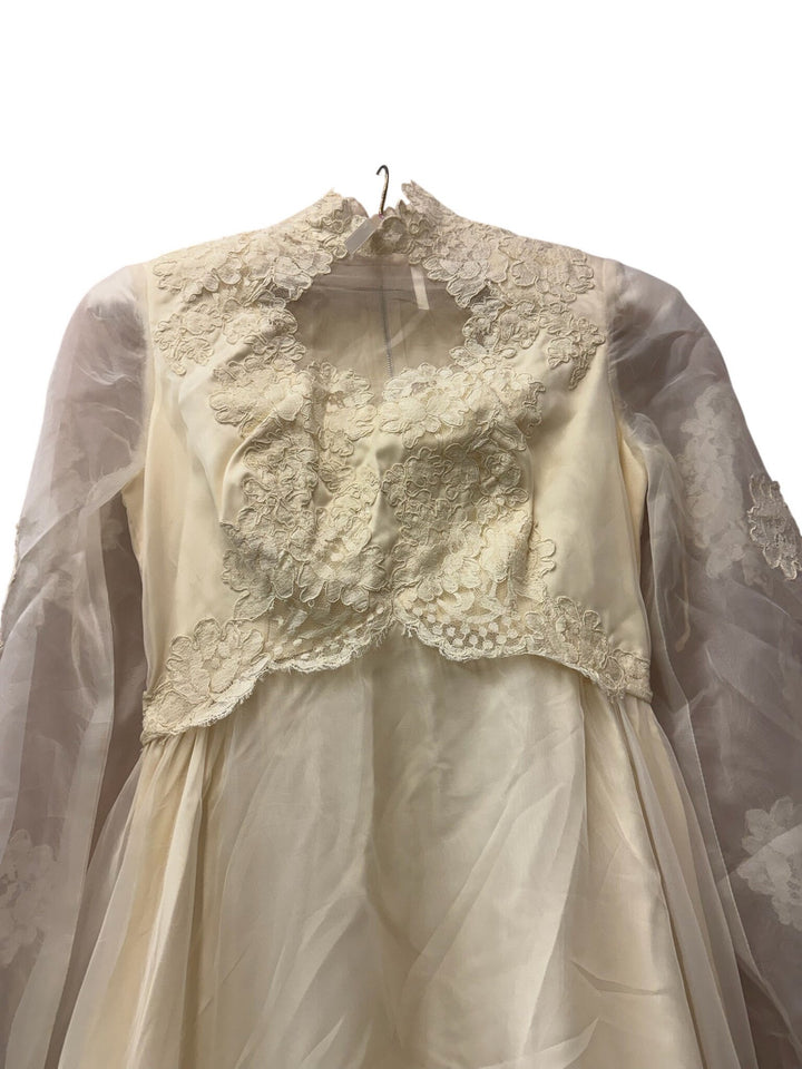 Vintage Lace Ivory Wedding Dress