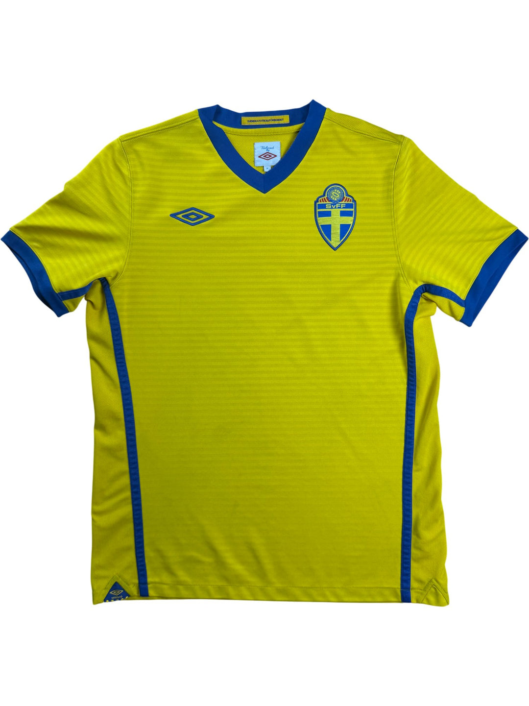 2010/11 Sweden Football Shirt - M - Think Vintage ltd