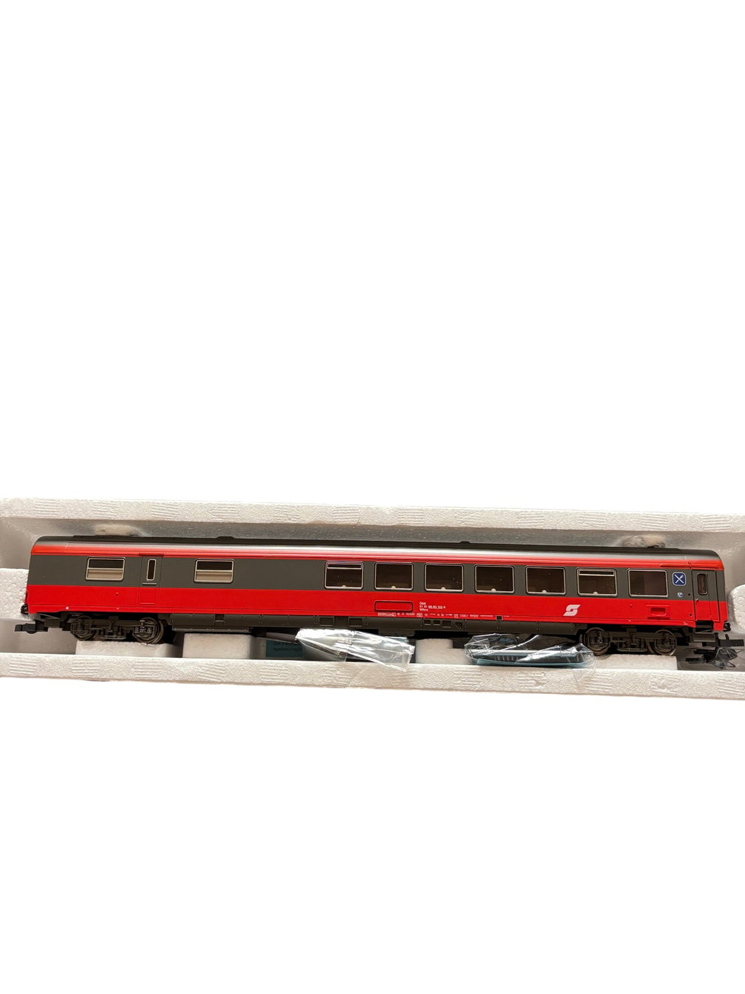 Roco HO Scale OBB Passenger Car