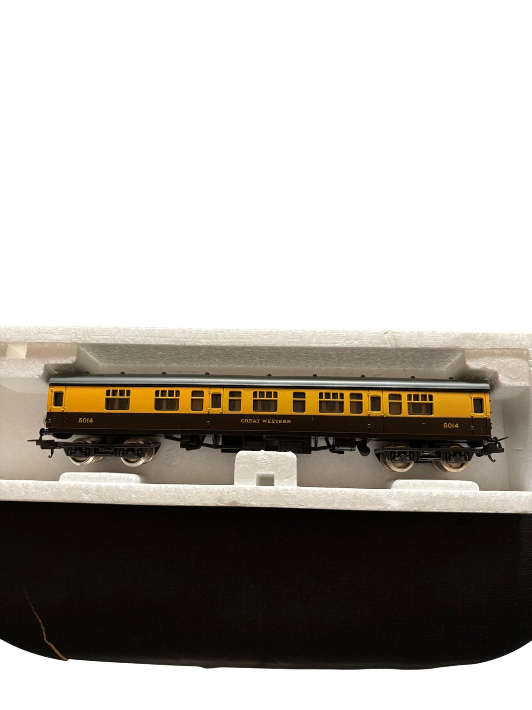 Lima HO Scale Great Western Railway Carriage