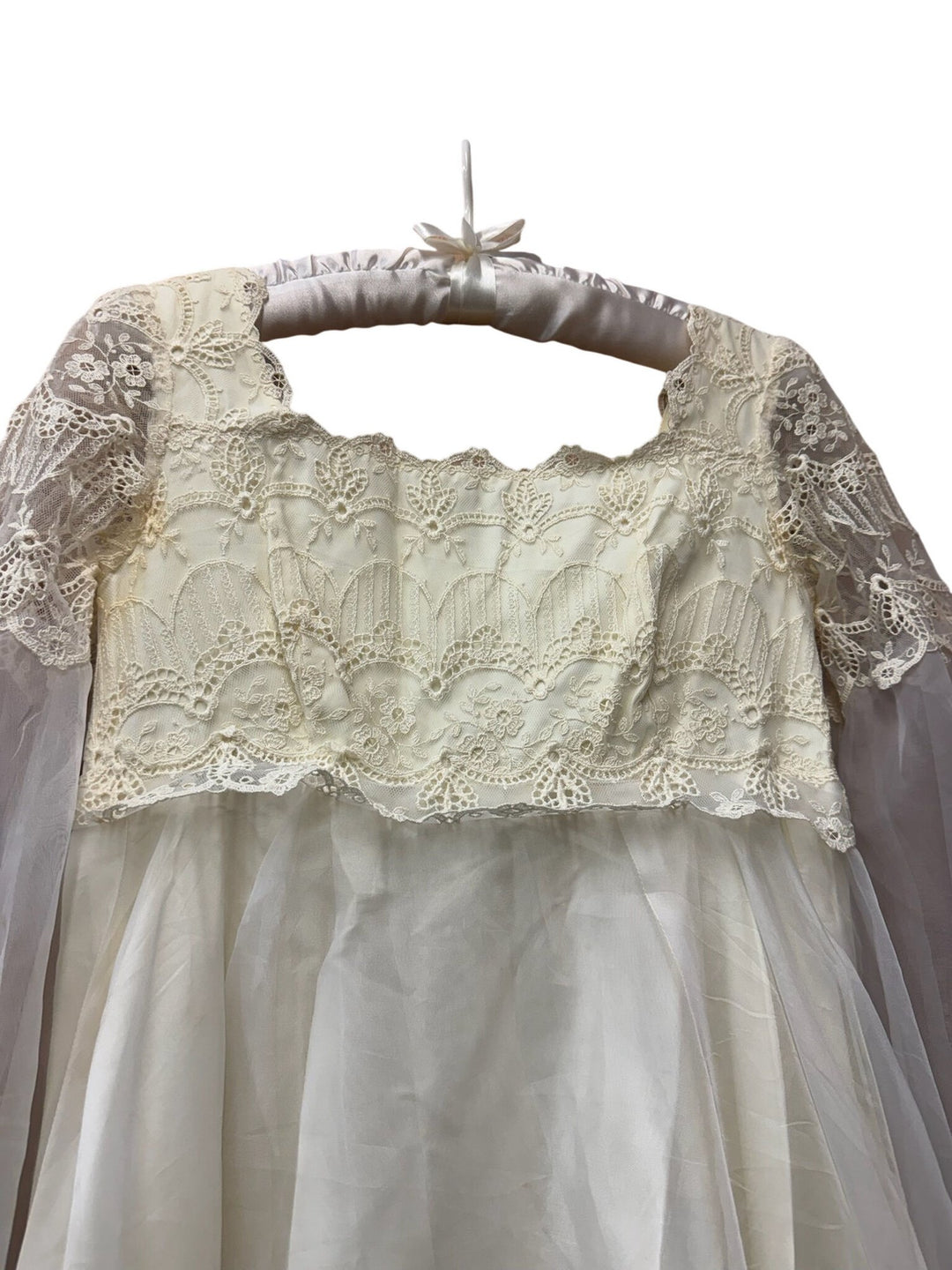 Vintage Lace Long Sleeve Wedding Dress