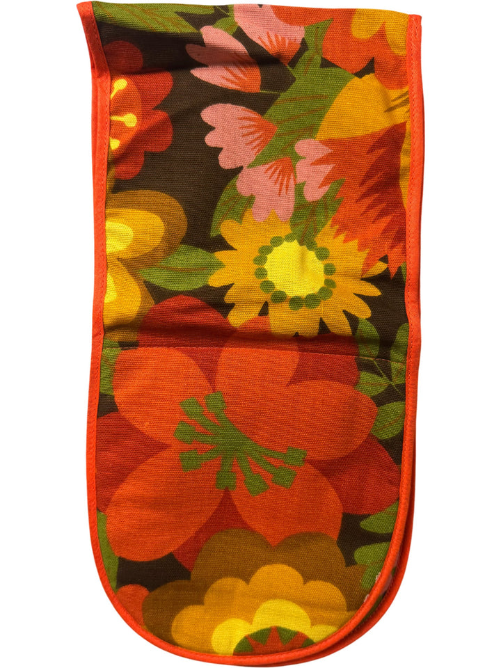 Floral Pattern Oven Mitts - Think Vintage