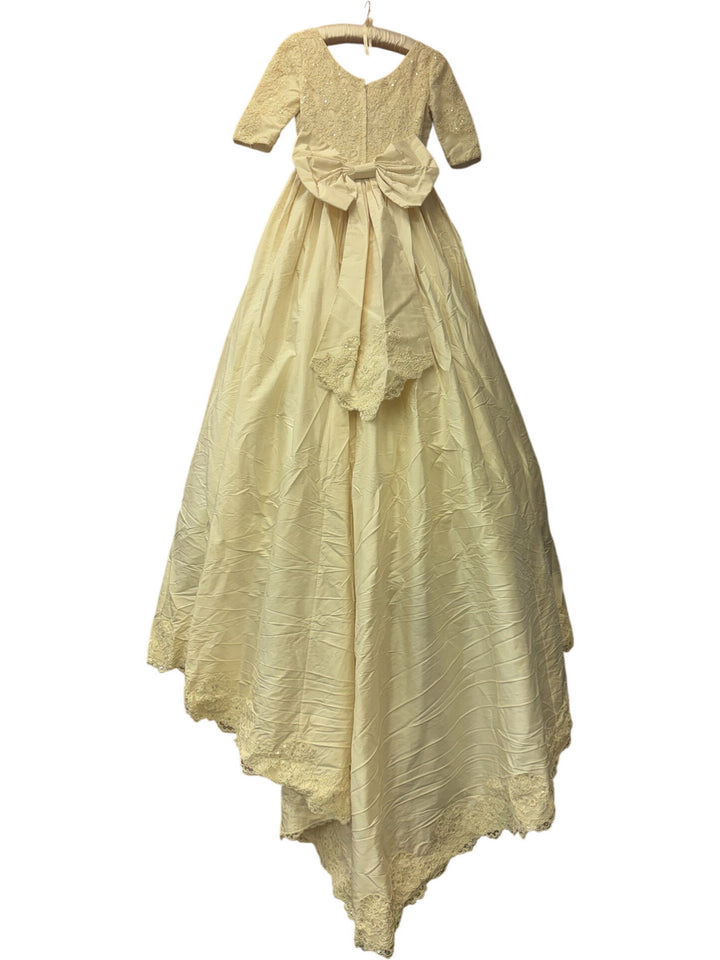 Elegant Ivory Embroidered Wedding Dress