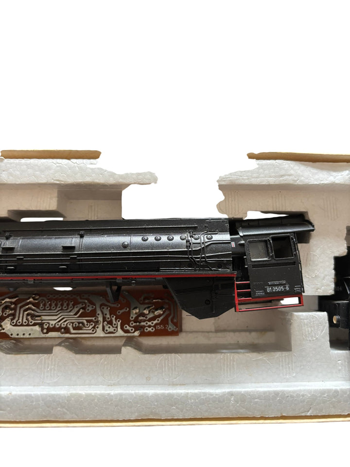 Piko Model Train Schnellzuglokomotive BR 01 HO Scale
