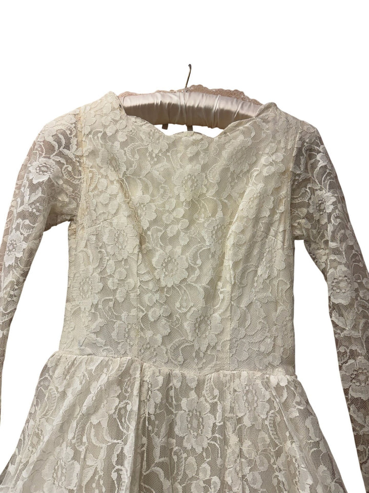Vintage Lace Wedding Dress with Long Sleeves