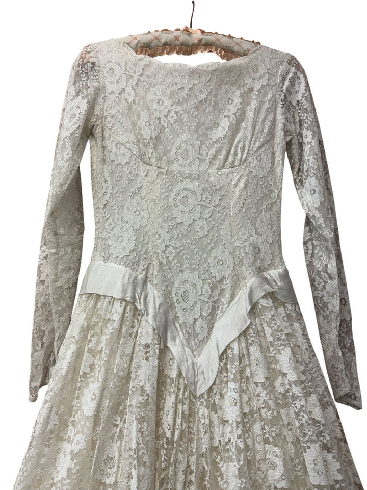 Lace Long Sleeved Vintage Wedding Dress