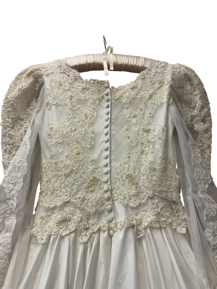 Vintage Bridal Wedding Dress with Lace Detail