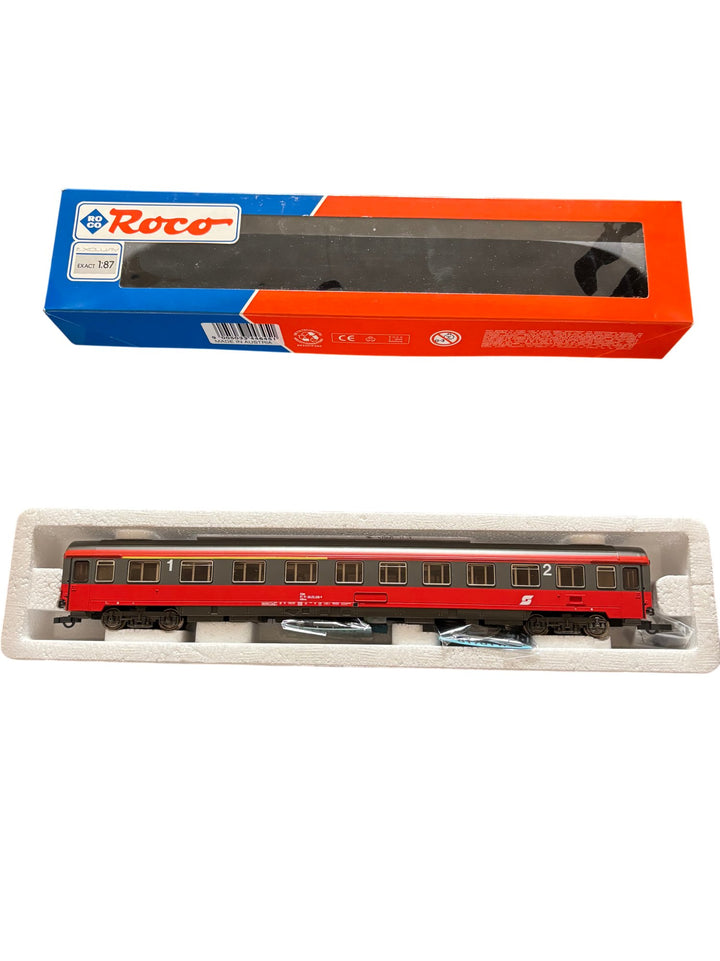 Roco HO Scale OBB Passenger Car Model Train
