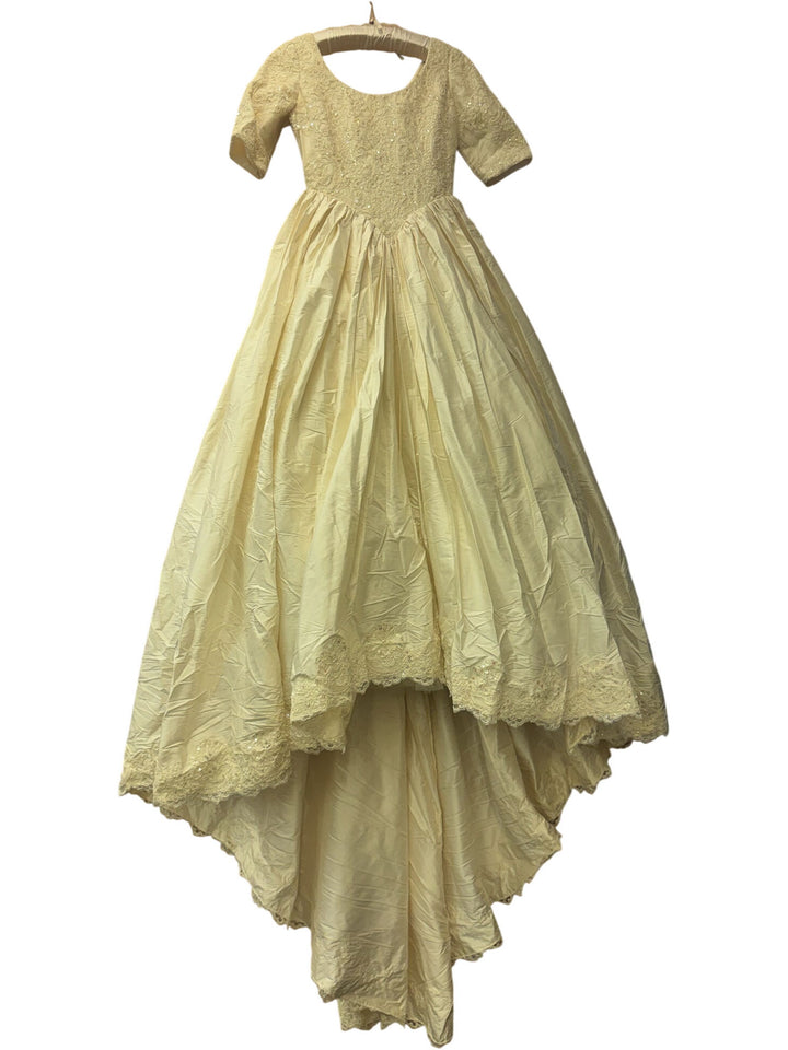 Elegant Ivory Embroidered Wedding Dress