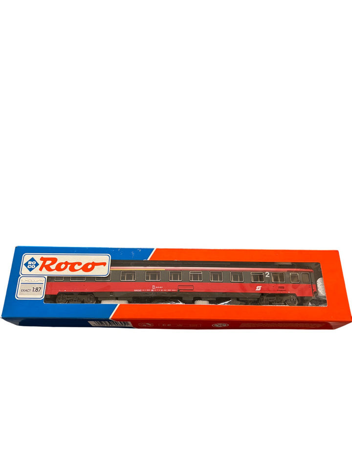 Roco HO Scale OBB Passenger Car Model Train