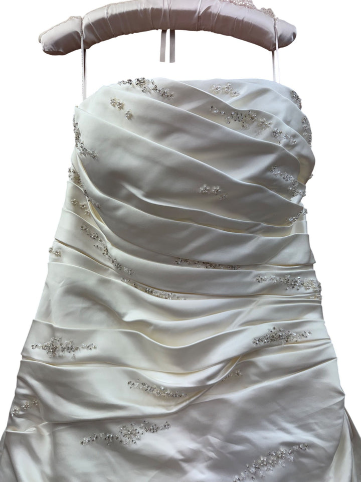Amanda Wyatt Wedding Dress Lizzie Style White