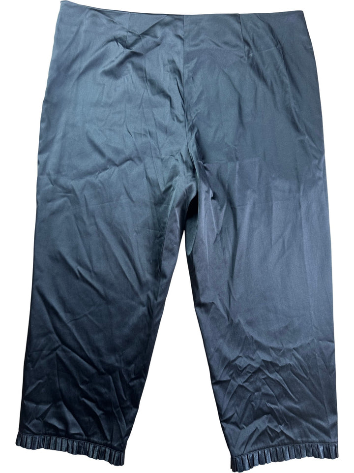 Anna Scholz Black Pleated Hem Capri Trousers - W42 - Think Vintage ltd