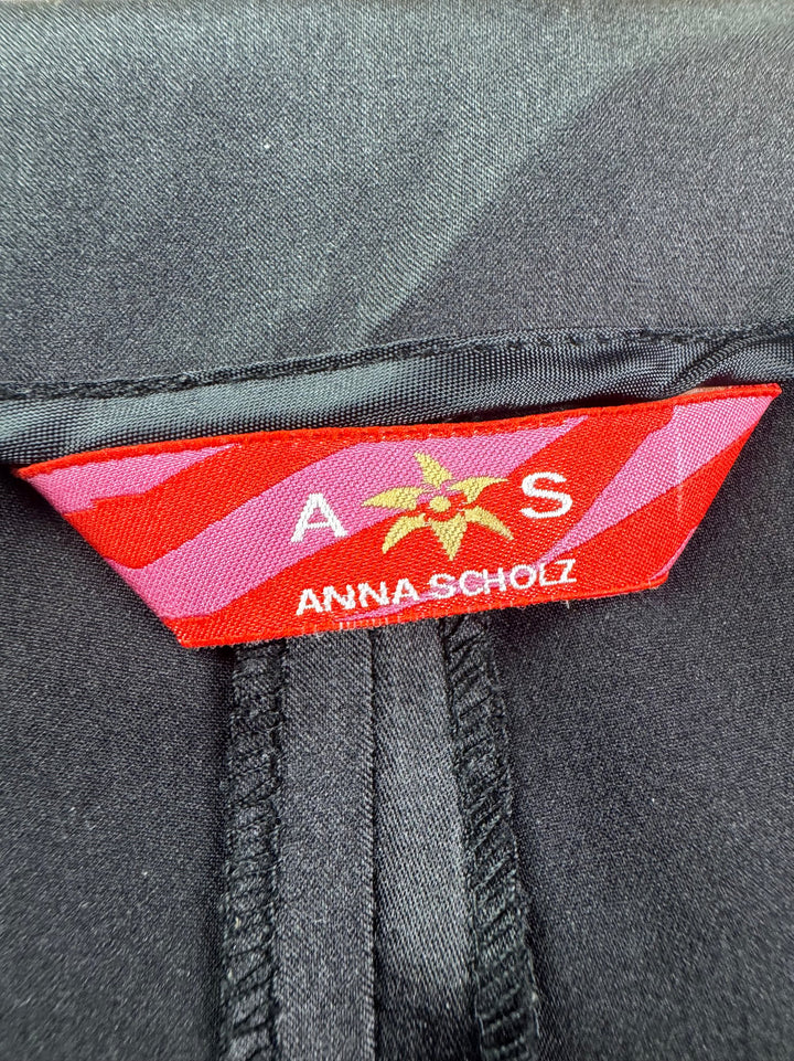Anna Scholz Black Pleated Hem Capri Trousers - W42 - Think Vintage ltd