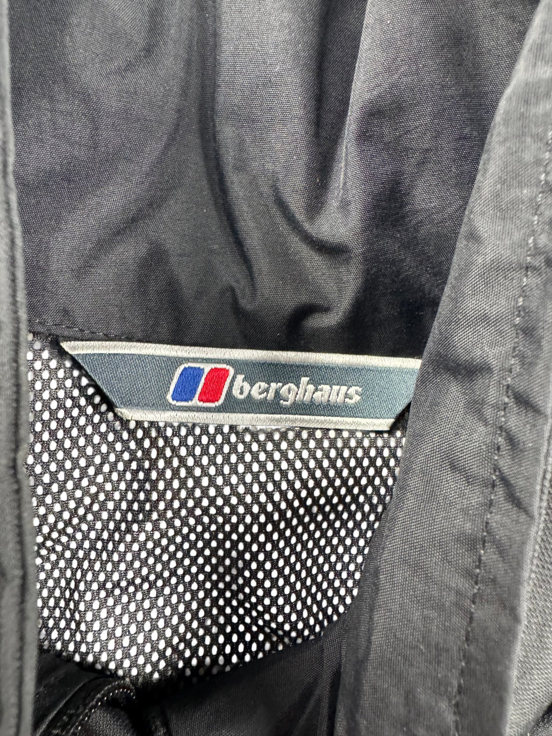 Berghaus Black Waterproof Jacket - L - Think Vintage ltd