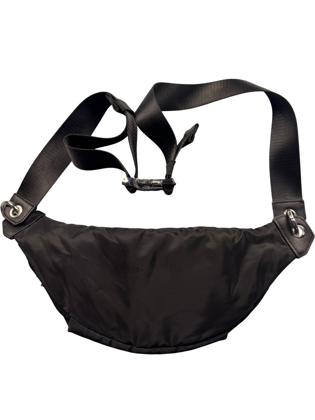 Black Nylon Fanny Pack with Zipper Closure - Think Vintage ltd