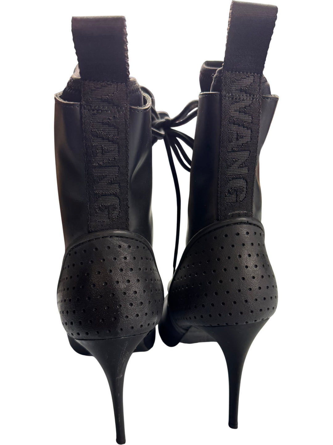 Black Pointed Toe Lace-Up Boots - 7 - Think Vintage ltd