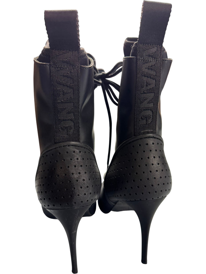 Black Pointed Toe Lace-Up Boots - 7 - Think Vintage ltd
