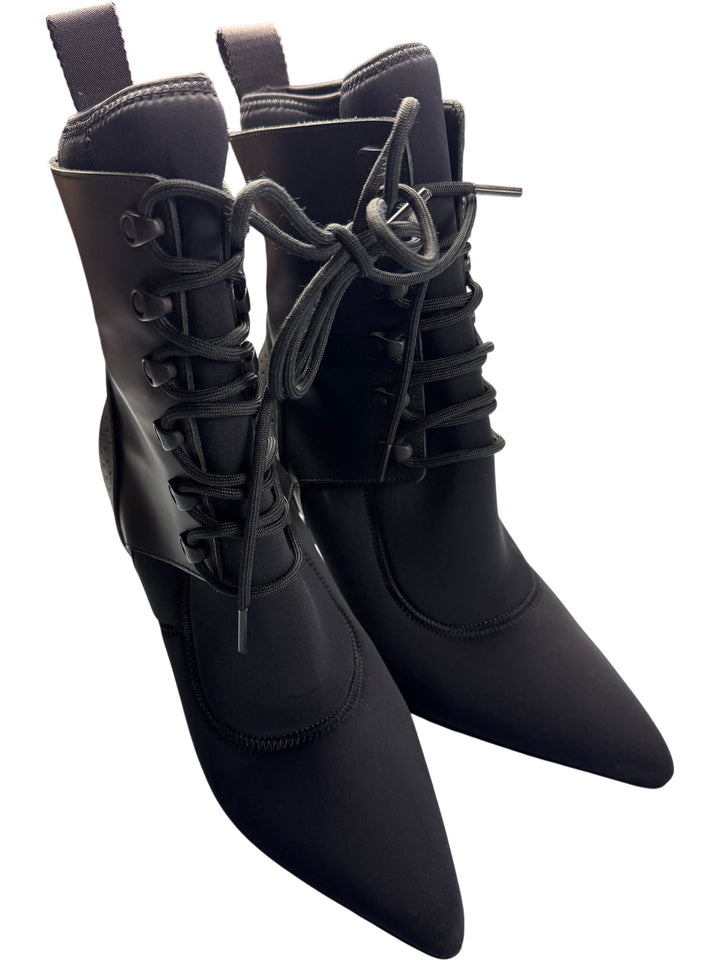 Black Pointed Toe Lace-Up Boots - 7 - Think Vintage ltd