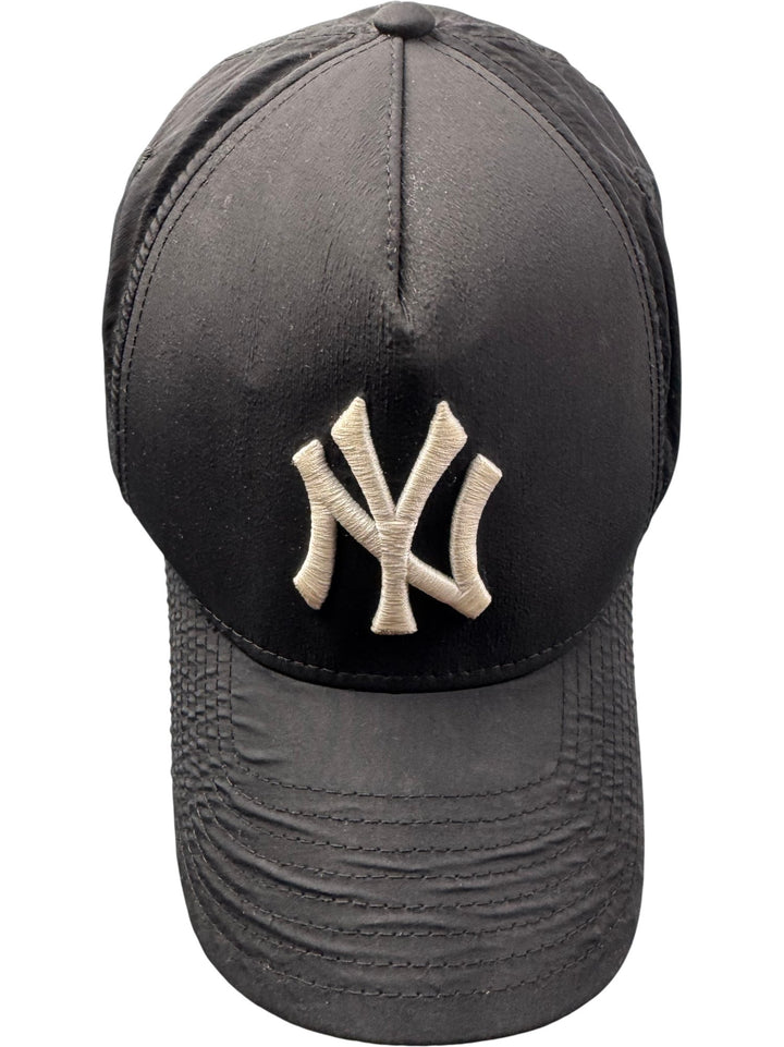 Black Sports Logo Cap - Think Vintage ltd