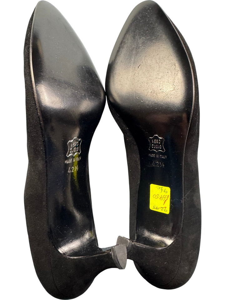 Black Suede Kitten Heel Shoes - 8 - Think Vintage ltd