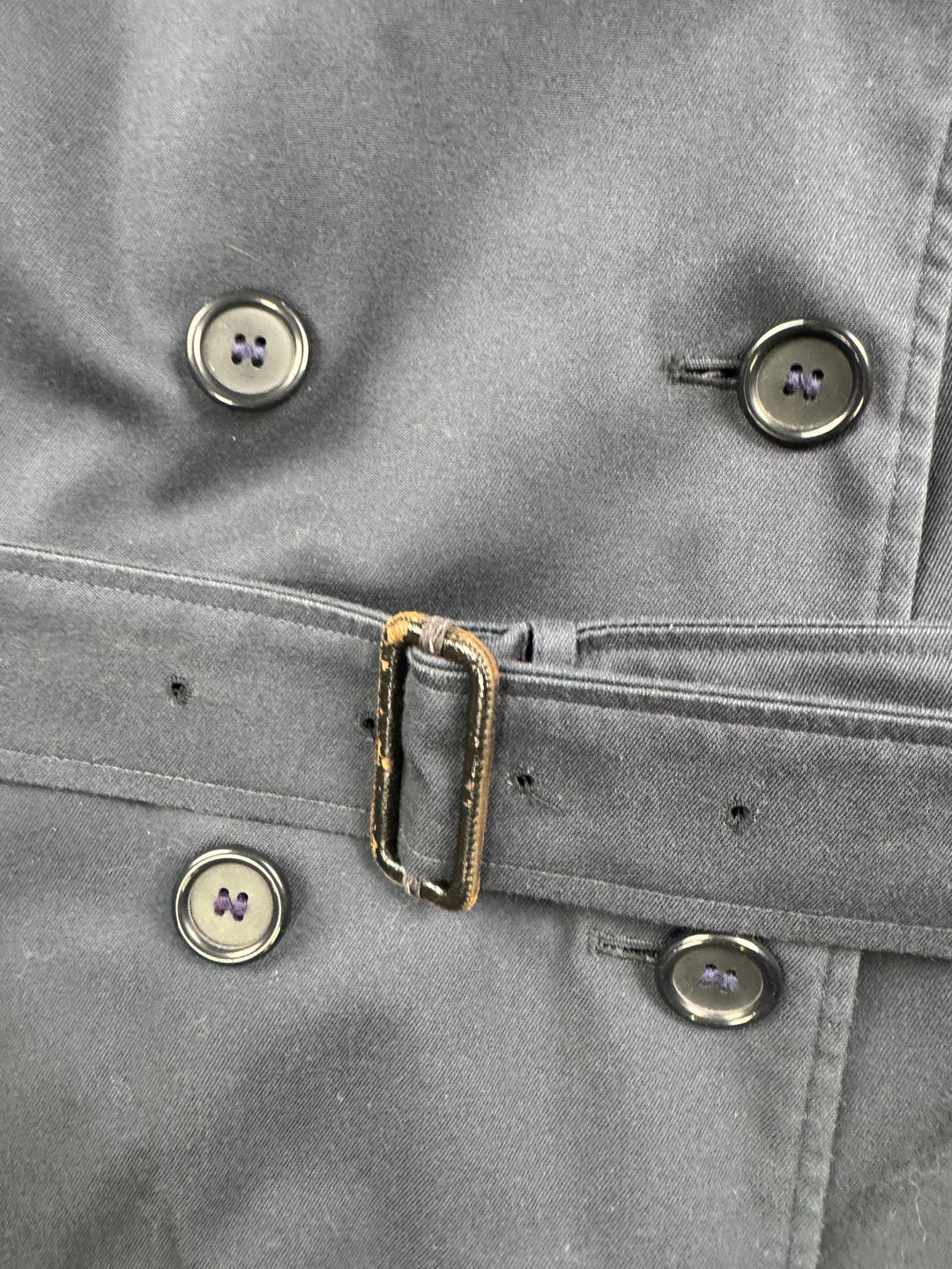 Burberry's Classic Navy Blue Trench Coat - M - Think Vintage Online Ltd