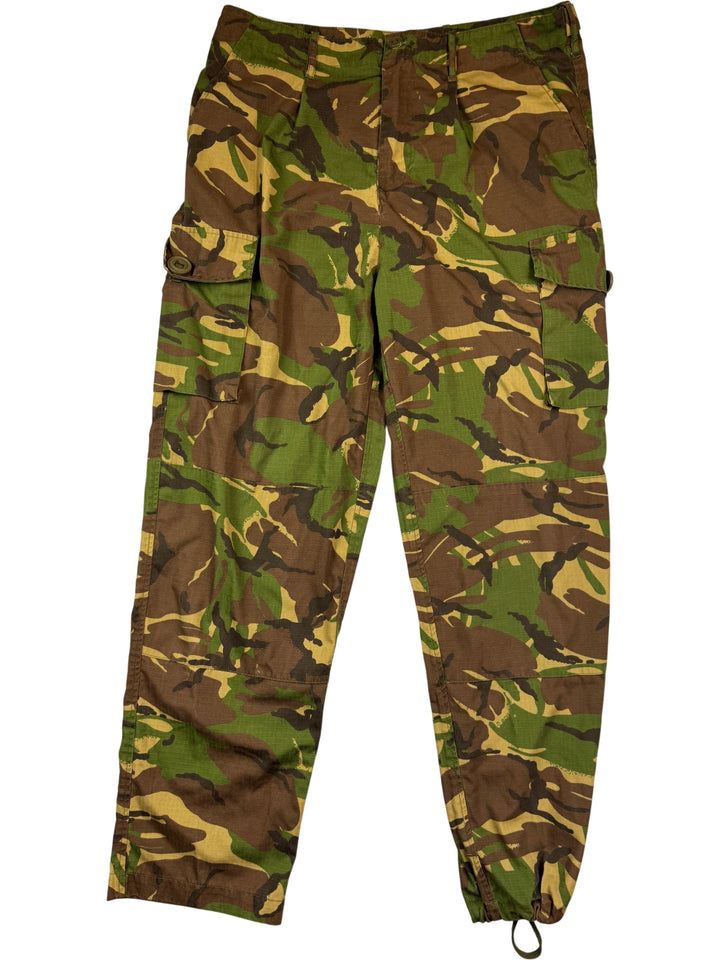 Camouflage Kombat Cargo Pants - L - Think Vintage Online Ltd