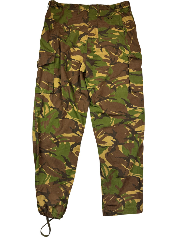 Camouflage Kombat Cargo Pants - L - Think Vintage Online Ltd