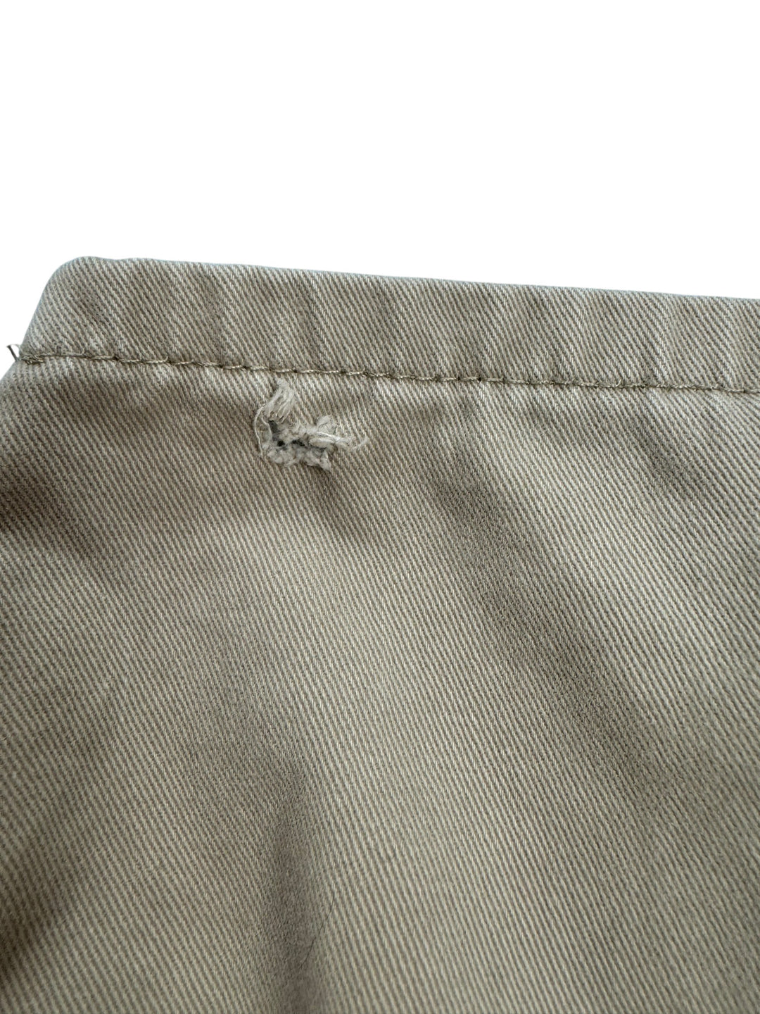 Carhartt Beige Relaxed Fit Chino Shorts - XXL - Think Vintage Online Ltd