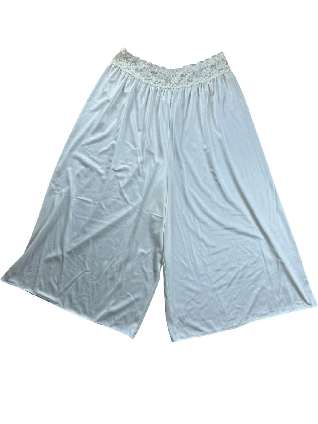 Cream Lace Trim Loungewear Shorts - W24 - Think Vintage ltd