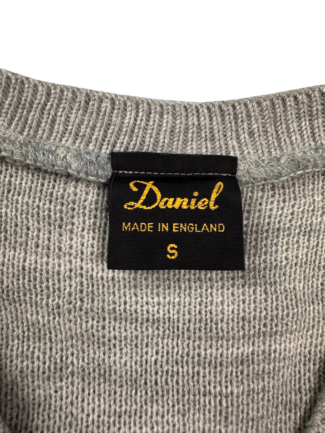 Daniel Argyle Pattern V-Neck Sweater - S - Think Vintage Online Ltd