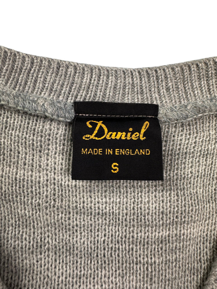 Daniel Argyle Pattern V-Neck Sweater - S - Think Vintage Online Ltd