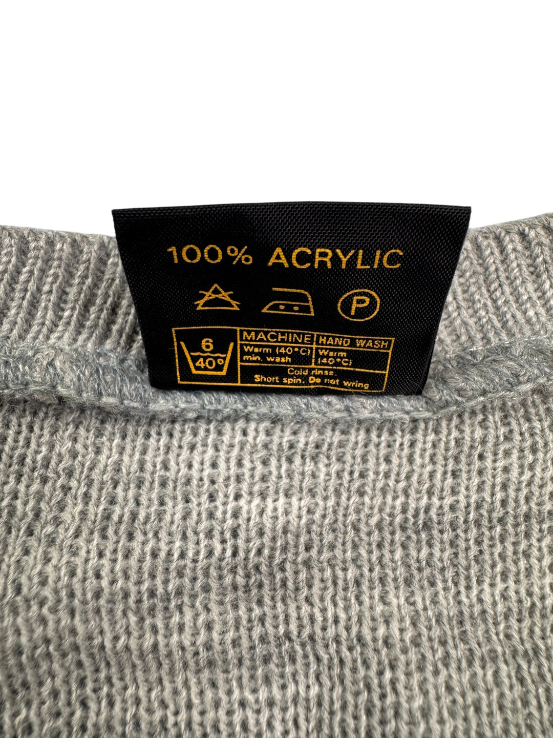 Daniel Argyle Pattern V-Neck Sweater - S - Think Vintage Online Ltd