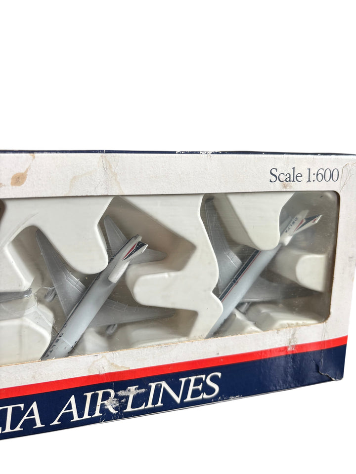 Delta Air Lines Model Aircraft Set - Think Vintage ltd