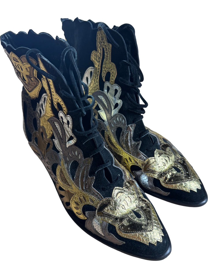 Embellished Black and Gold Lace-Up Boots - 8.5 - Think Vintage ltd
