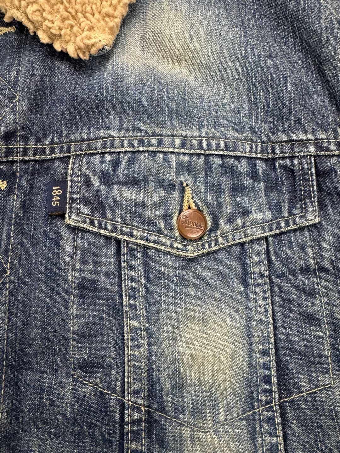 Foxhole Sherpa Lined Denim Trucker Jacket - XL - Think Vintage Online Ltd