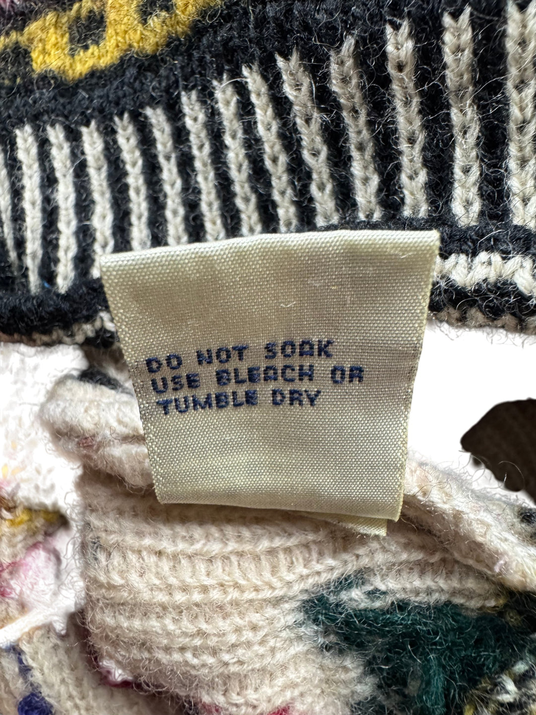 Geometric Floral Knit Sweater - Think Vintage