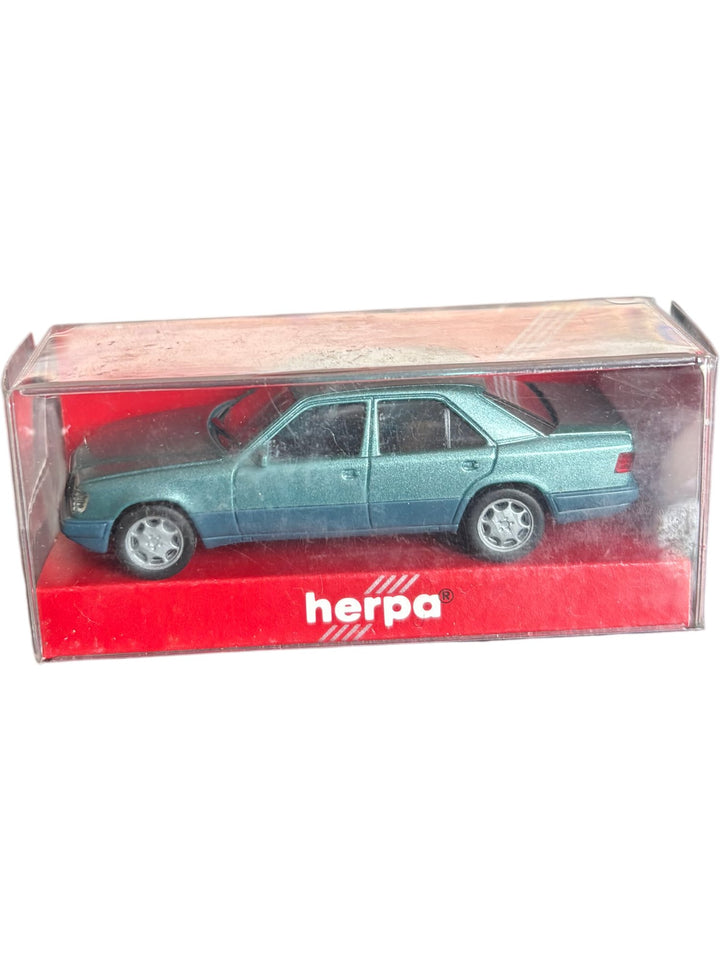 Herpa Mercedes-Benz E 320 Limousine (Sedan) Scale 1:87 Model - Think Vintage ltd
