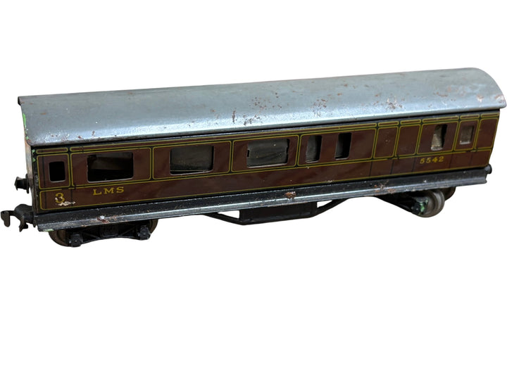 LMS 2/570 Bogie Coach Brake 3rd Model Train Collectible - Think Vintage ltd