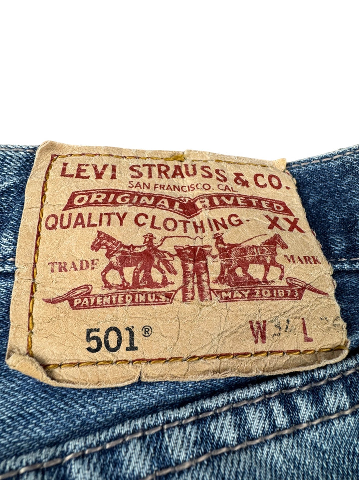 Levi 501 Light Wash Denim Jeans - W35 - Think Vintage ltd