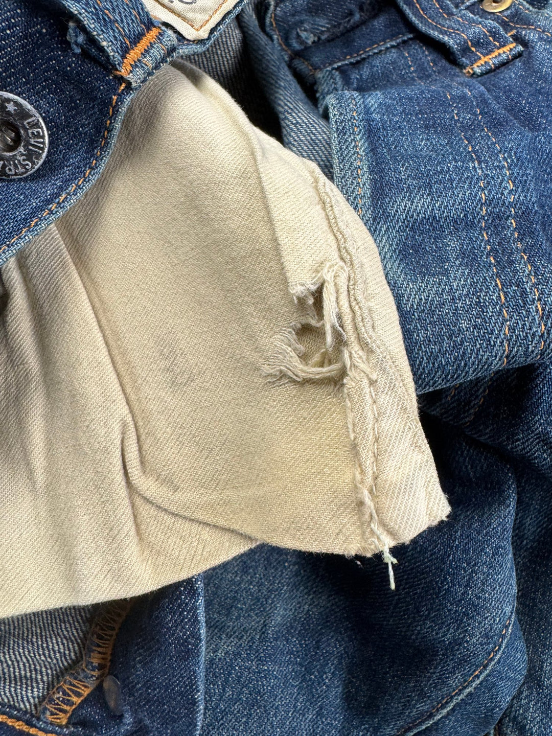 Levi's Copper Riveted Jeans - W33 - Think Vintage ltd