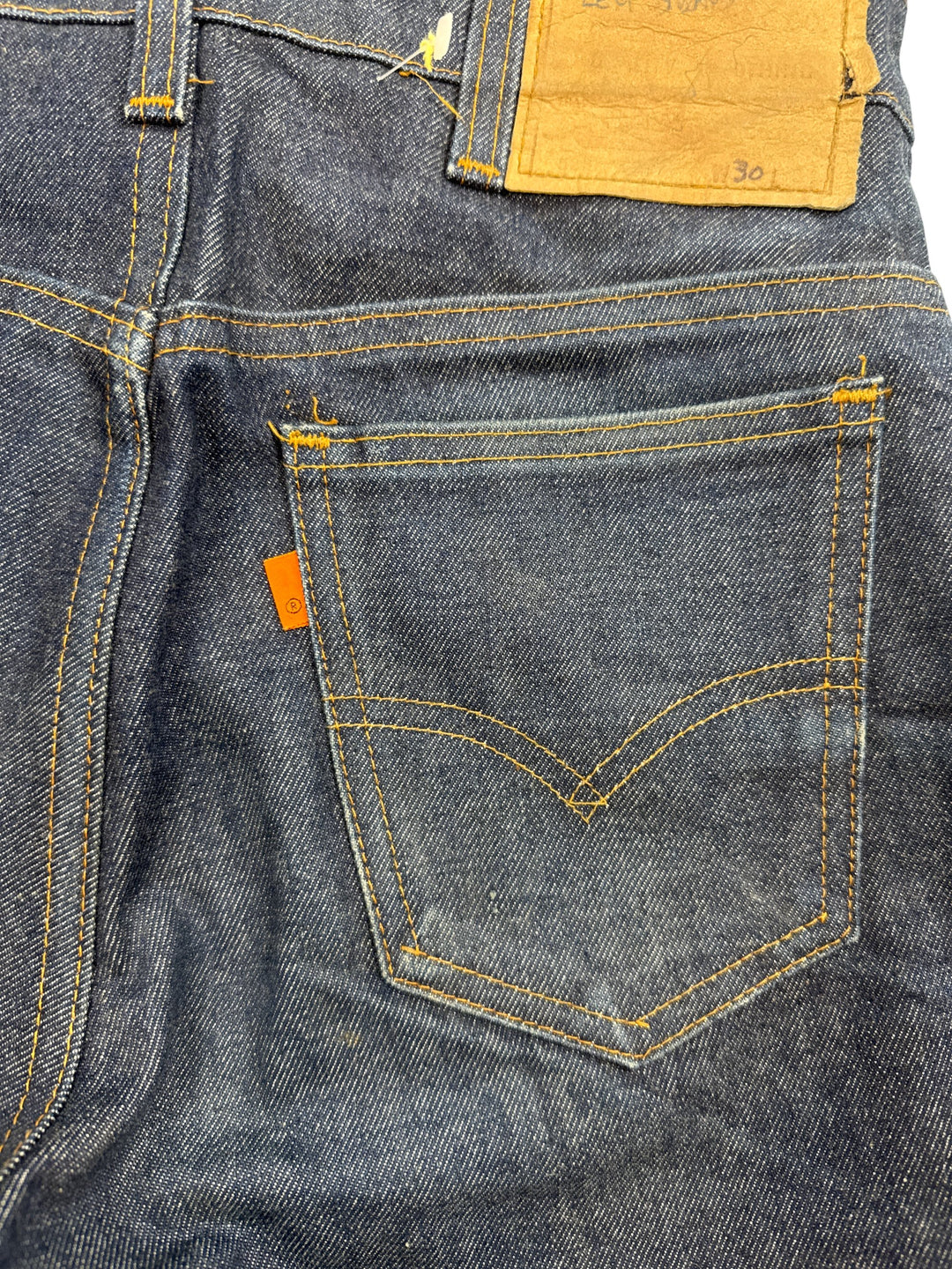 Levi's Dark Wash Denim Shorts - S - Think Vintage Online Ltd