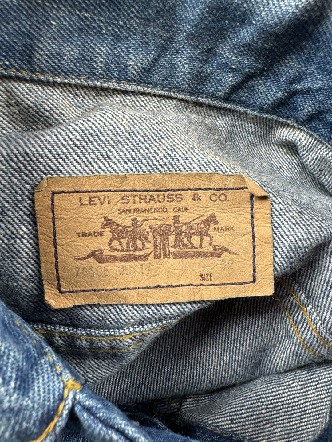 Levi's Denim Jacket - S - Think Vintage