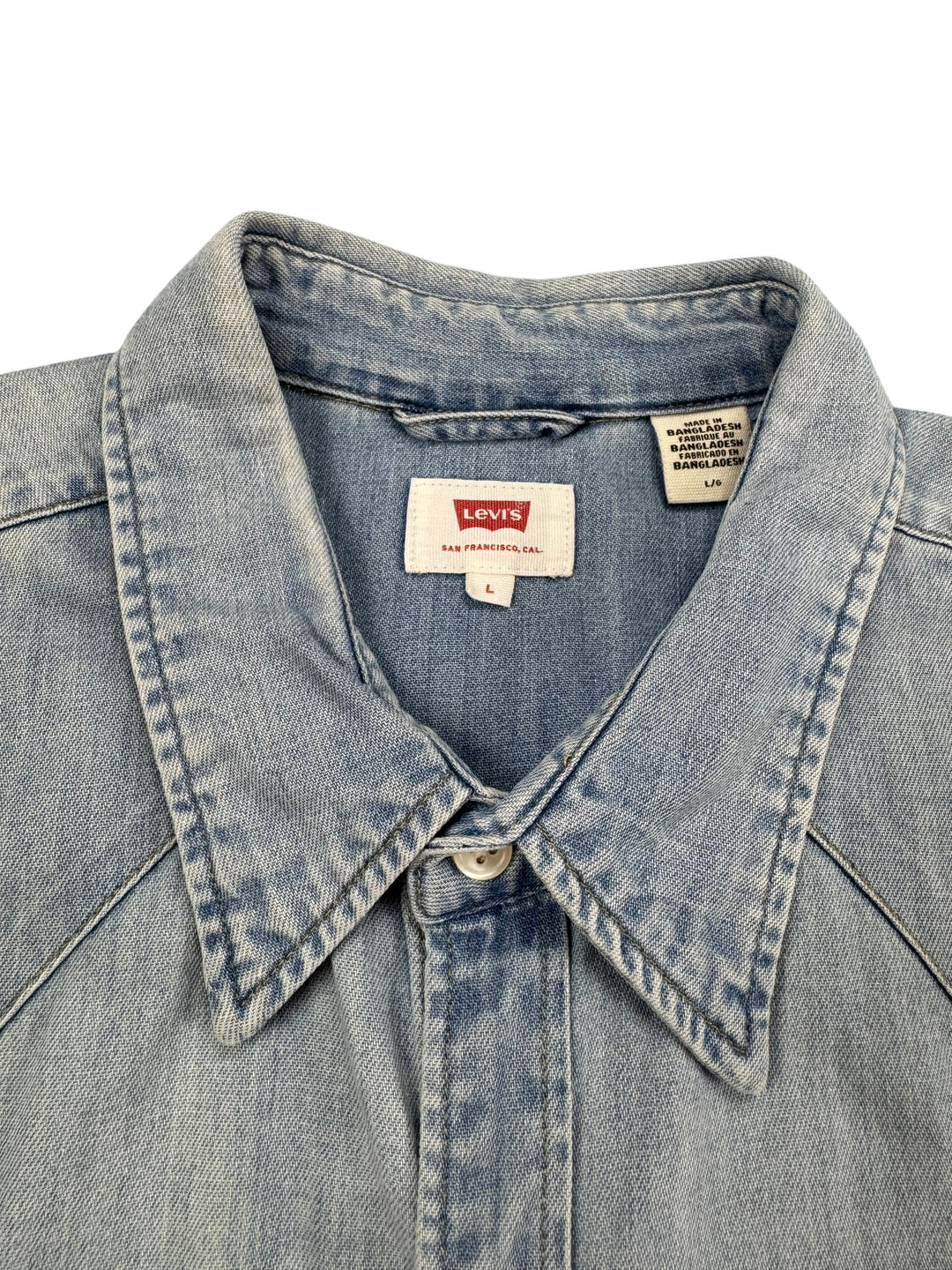 Levi's Light Wash Denim Shirt -L - Think Vintage