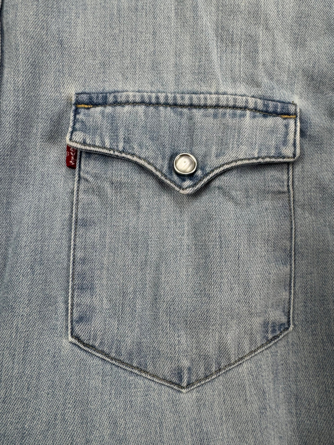 Levi's Light Wash Denim Shirt -L - Think Vintage