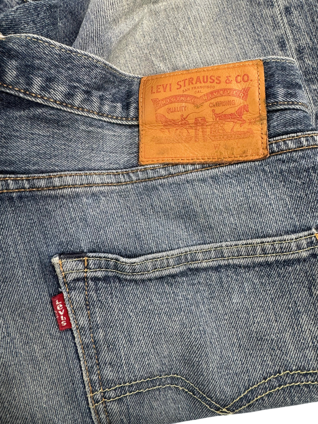 Levi's Strauss Straight Leg Denim Jeans - W34 L30 - Think Vintage