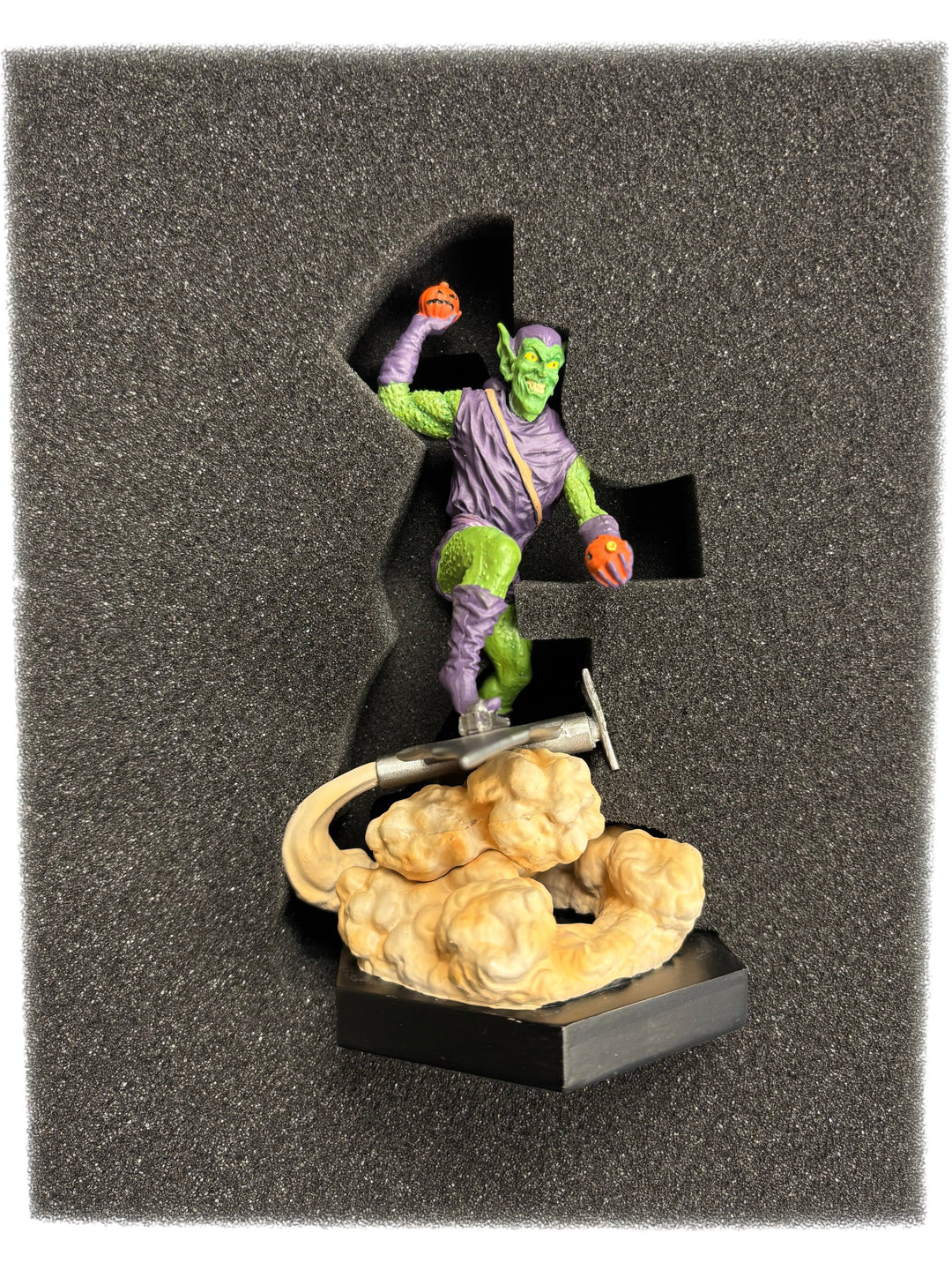 Marvel Green Goblin 1:16 Scale Dynamic Statue - Think Vintage ltd